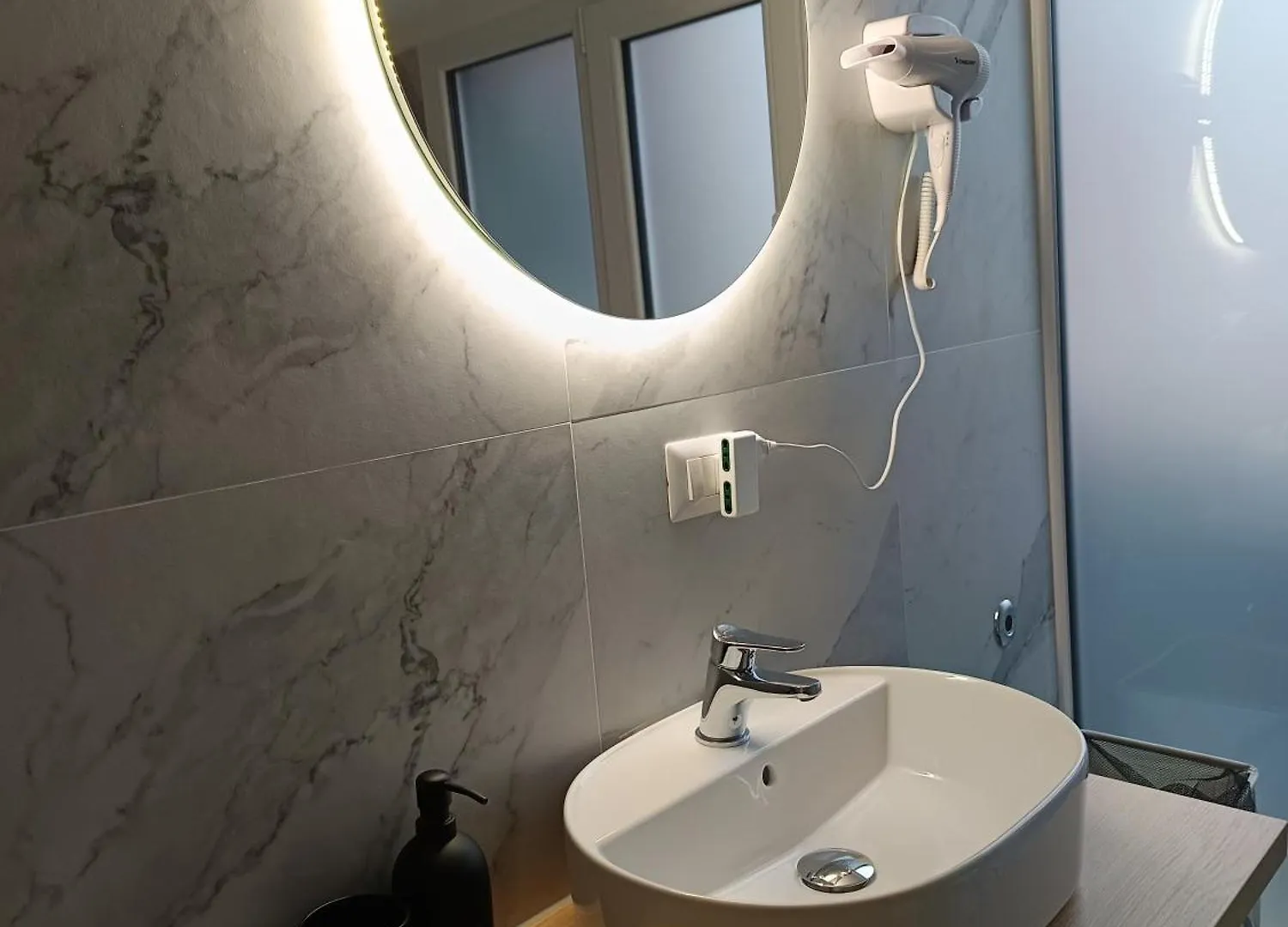 Sky View Apartment With Swimming Pool, Ac, Wifi, M2 Milano Italien
